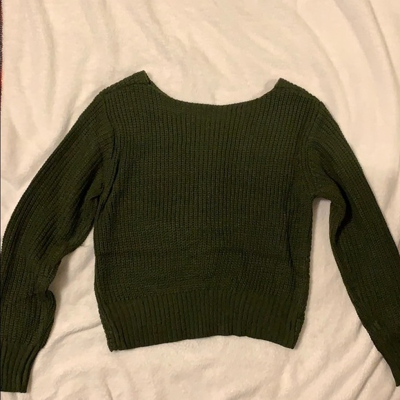 V-Neck Twist front sweater - Picture 4 of 4